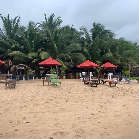 Canoe Beach Resort Tangalle Buitenkant foto