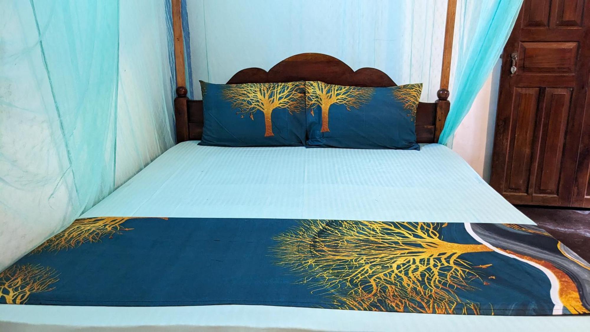 Canoe Beach Resort Tangalle Buitenkant foto