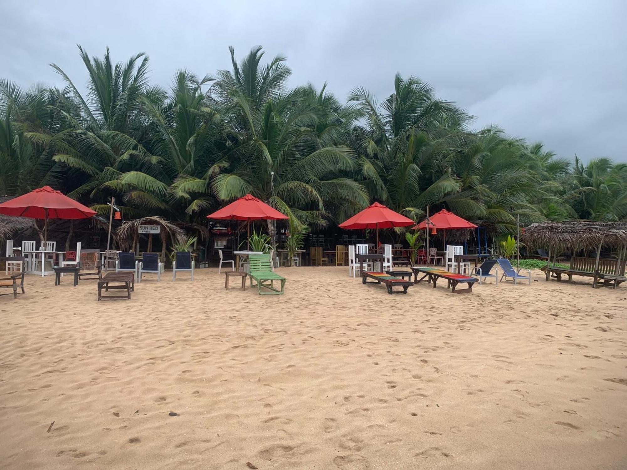 Canoe Beach Resort Tangalle Buitenkant foto